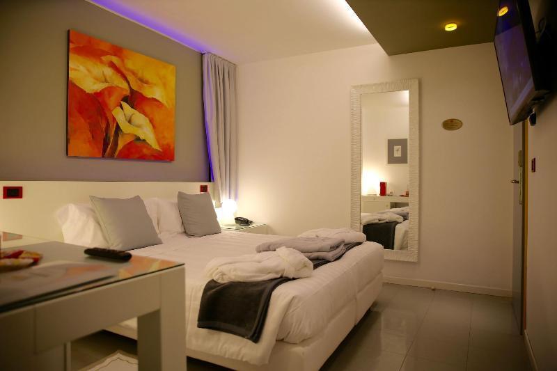 Monaco Suites Hotel リニャーノ・サッビアドーロ エクステリア 写真