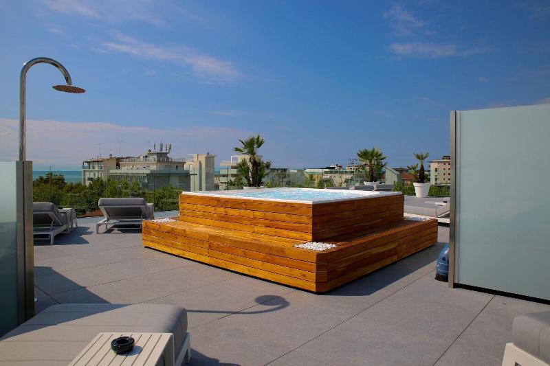 Monaco Suites Hotel リニャーノ・サッビアドーロ エクステリア 写真