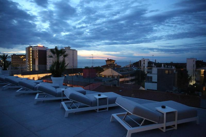 Monaco Suites Hotel リニャーノ・サッビアドーロ エクステリア 写真