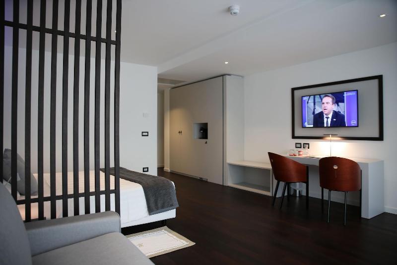 Monaco Suites Hotel リニャーノ・サッビアドーロ エクステリア 写真