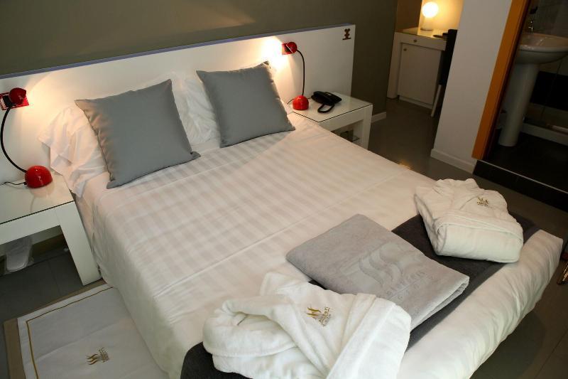Monaco Suites Hotel リニャーノ・サッビアドーロ エクステリア 写真