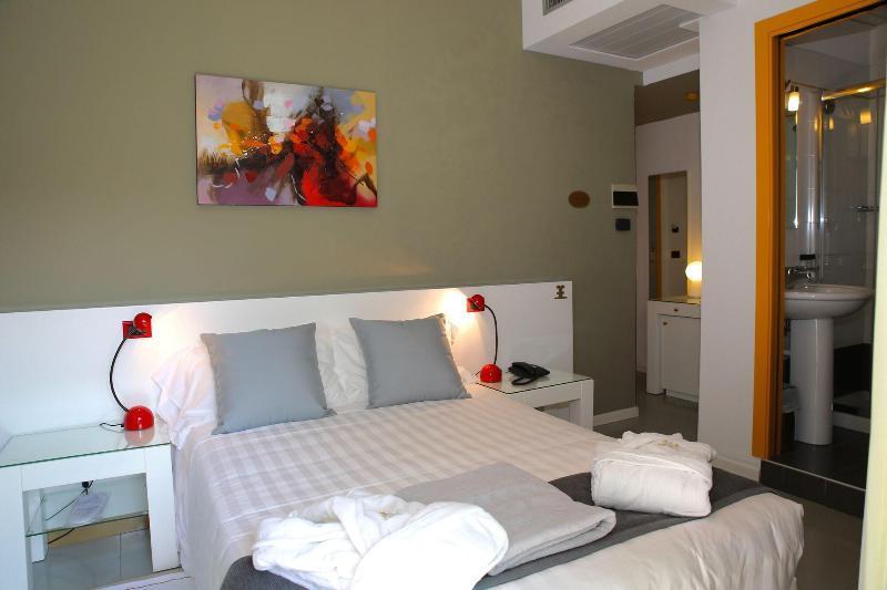 Monaco Suites Hotel リニャーノ・サッビアドーロ エクステリア 写真