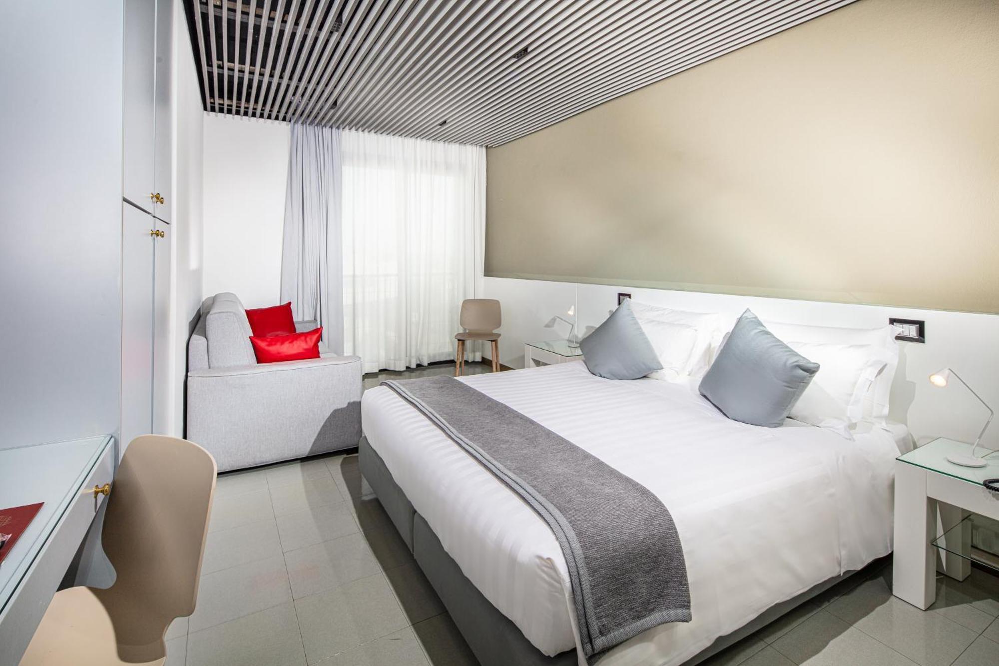 Monaco Suites Hotel リニャーノ・サッビアドーロ エクステリア 写真
